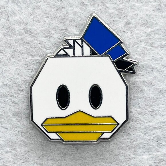 🔮 5/$25 Disney Origami Donald Duck Pin - Picture 1 of 3